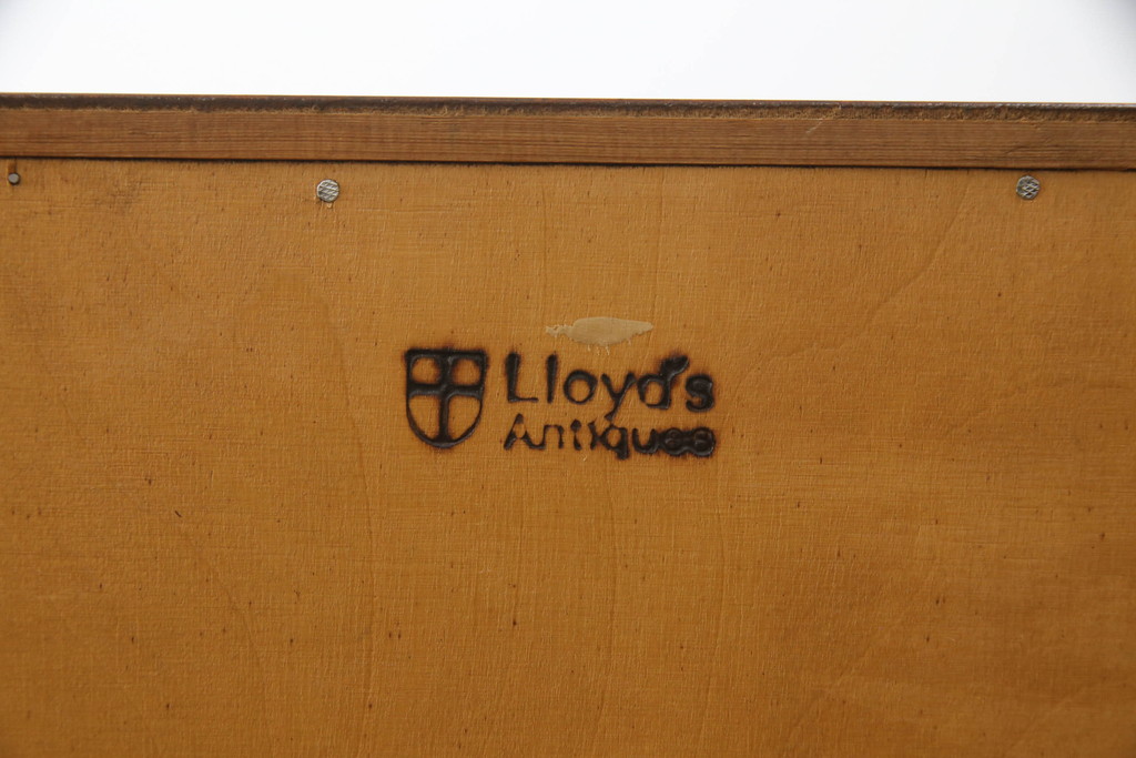 デンマークビンテージ　Lyby Mobler　Lloyd's Antiques(ロイズ・アンティークス)取り扱い　ローズウッド　洗練された美しいデザインが魅力的なサイドボード(サイドキャビネット、リビングボード、収納棚、戸棚、北欧、ヴィンテージ)(R-066181)
