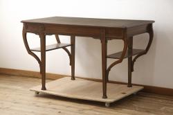 アンティーク家具　イギリスアンティーク　激レア　ウォールナット材　珍しいデザインがおしゃれなネストテーブル(センターテーブル)(R-030476)