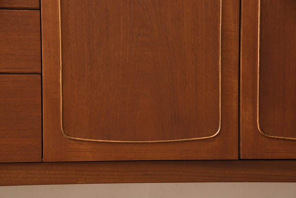 イギリスビンテージ　Nathan(ネイサン)社　チーク材　北欧スタイルのお部屋におすすめのサイドボード(リビングボード、収納棚、戸棚、ヴィンテージ)(R-054614)
