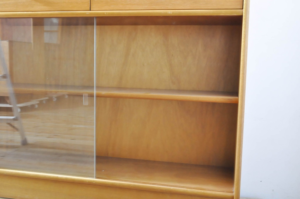 イギリスビンテージ　チーク材　人気のデザイン!　nathan(ネイサン)社製のガラス戸がおしゃれなキャビネット(北欧、サイドボード、サイドキャビネット、収納棚、戸棚、飾り棚、食器棚、本箱、ブックケース、ヴィンテージ)(R-064874)