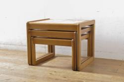 ヨーロッパビンテージ　高級品!!　マホガニー材　真鍮金具の凝ったデザインが空間のアクセントになるサイドテーブル(コーヒーテーブル、カフェテーブル、飾り台、花台、ヴィンテージ)(R-068950)