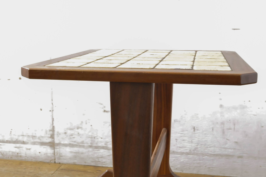 イギリスビンテージ　G-PLAN(ジープラン)　チーク材　タイルトップがお洒落なネストテーブル(サイドテーブル、カフェテーブル、コーヒーテーブル、ローテーブル、北欧、ヴィンテージ)(R-065152)