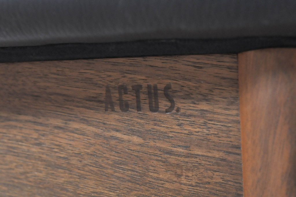 中古　美品　ACTUS(アクタス)　KULAUM(クラウム)　モダンでシンプルなデザインが取り入れやすいチェア(ダイニングチェア、アームレスチェア、椅子、イス)(R-071469)