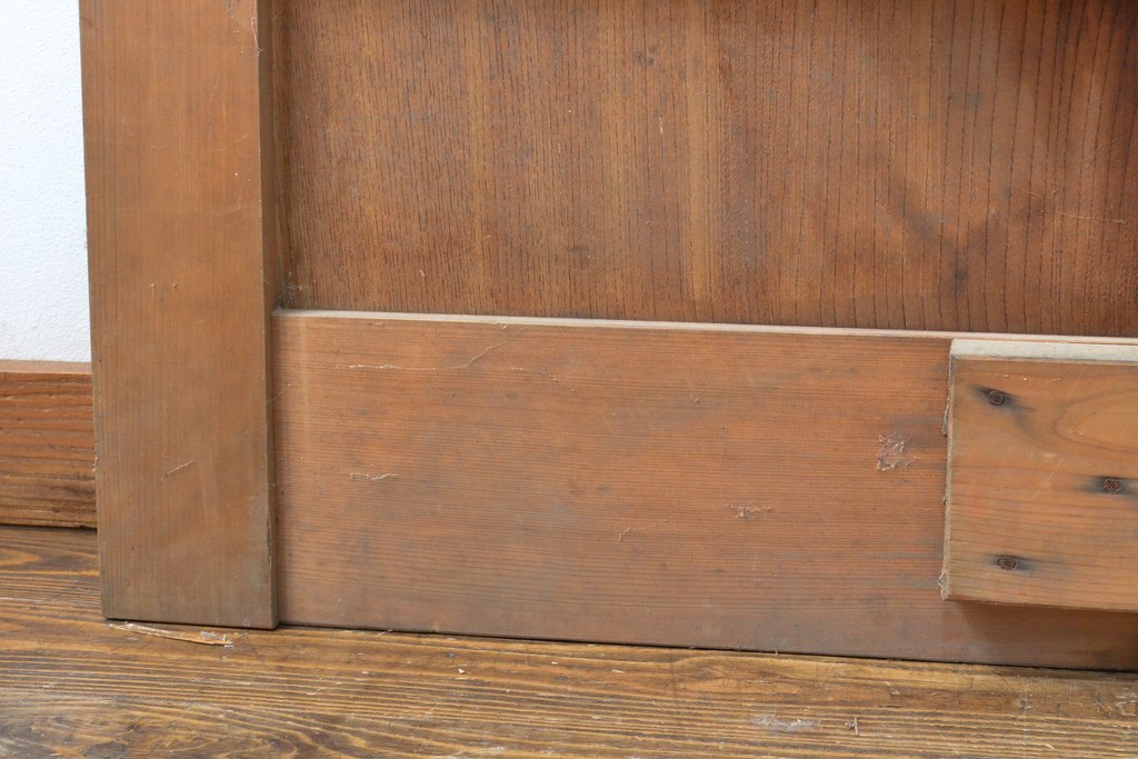 アンティーク建具　富山県産　枠ヒノキ材(檜)・板ケヤキ材(欅)　明るい木色に黒々とした金具が映える格子蔵戸1枚(玄関戸、引き戸、建具)(R-059206)