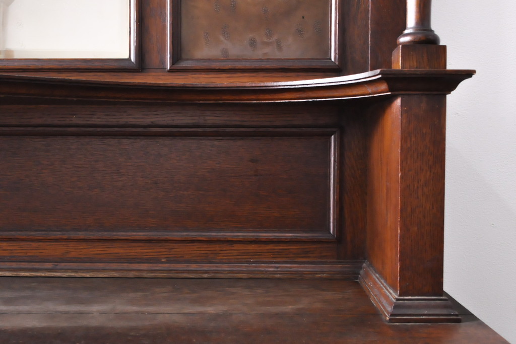 ベルギーアンティーク　オーク材　細やかな銅細工が印象的なキャビネット(収納棚、飾り棚)(R-054705)