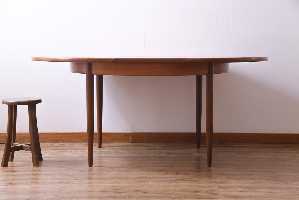 ヴィンテージ家具　北欧ビンテージ　G-PLAN(ジープラン)　お洒落で機能的なエクステンションテーブル(ラウンドテーブル、ダイニングテーブル)(2)