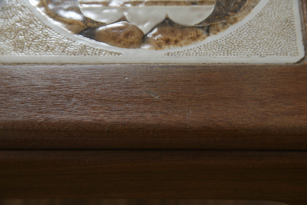 イギリスビンテージ　G-PLAN(ジープラン)　チーク材　花模様が愛らしいタイルトップのローテーブル(サイドテーブル、センターテーブル、コーヒーテーブル、ヴィンテージ)(R-063494)