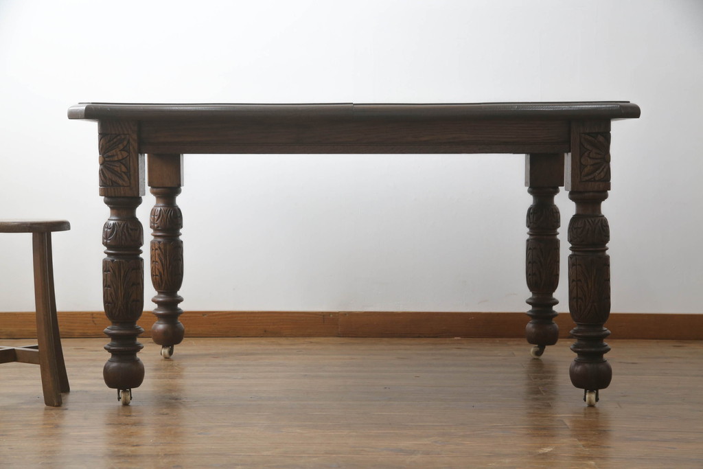 イギリスアンティーク　オーク材　脚の凝った彫刻が魅力的な伸長式ダイニングテーブル(エクステンションテーブル、ドローリーフテーブル、4人掛け、6人掛け、食卓)(R-060725)