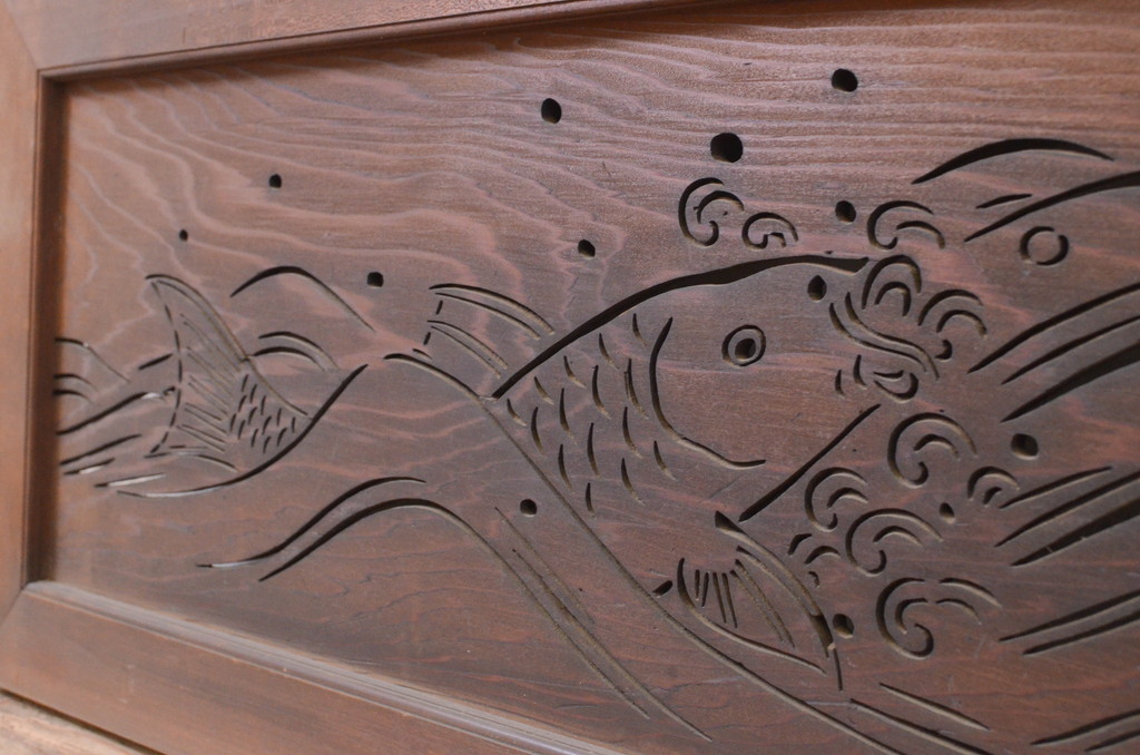アンティーク建具　迫力ある鯉のデザインが素晴らしい透かし彫り欄間1枚(明り取り、明かり取り)(R-071520)