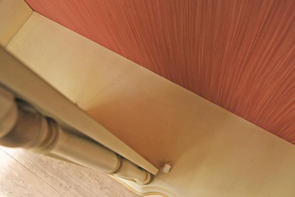 中古　イタリア輸入家具　ロココ調　薄型ですっきりおさまるワードローブ(洋服タンス、収納棚)(R-054784)