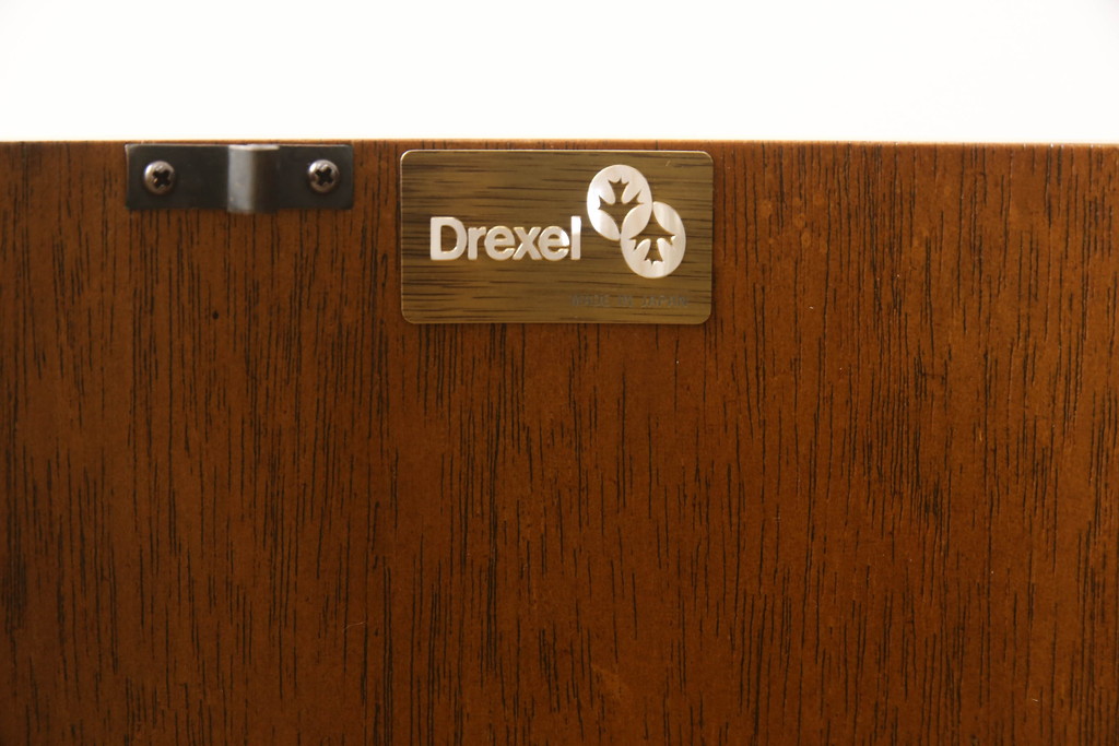 中古　DREXEL HERITAGE(ドレクセルヘリテイジ)　Triune(トライユン)　クラシカルな佇まいと美しい杢目使いが目を惹くドラムテーブル(サイドテーブル、ラウンドテーブル、コーヒーテーブル、ミニテーブル、サイドキャビネット)(R-061992)