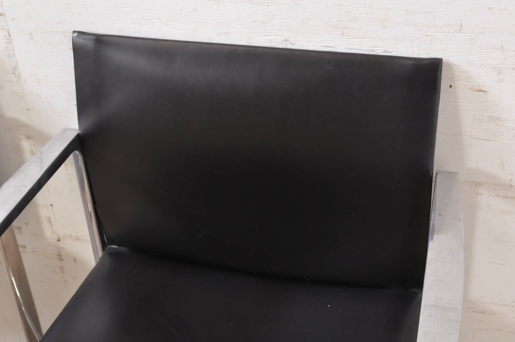 中古　美品!!　Cassina(カッシーナ)　184EVE(イヴ)　洗練されたモダンデザインが目を引くアームチェア2脚セット(ダイニングチェア、椅子、イス)(定価2脚で約60万円)(R-068579)