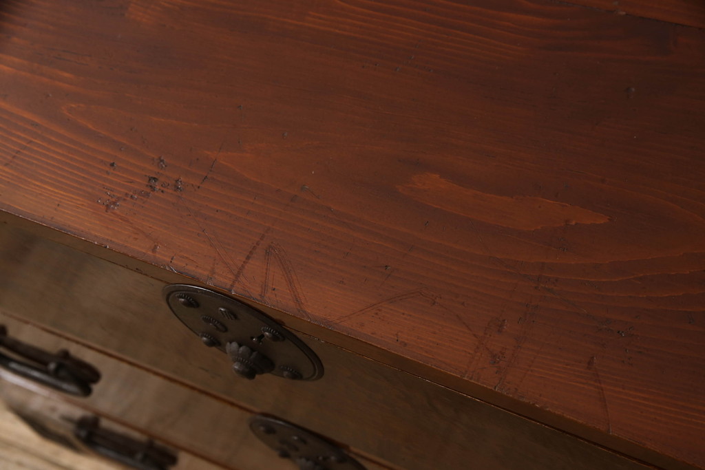 和製アンティーク　前面欅(ケヤキ)材　内部桐材　漆塗りの艶やかな木肌が魅力の庄内箪笥(収納たんす、和タンス、整理箪笥、引き出し、サイドボード、サイドチェスト)(R-062324)