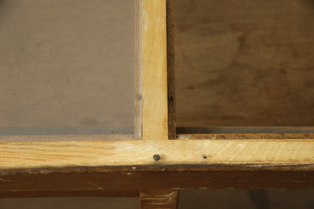 和製アンティーク　ナラ(楢)材製　素朴な風合いが趣溢れるガラスケース(ショーケース、飾り棚)(R-059338)