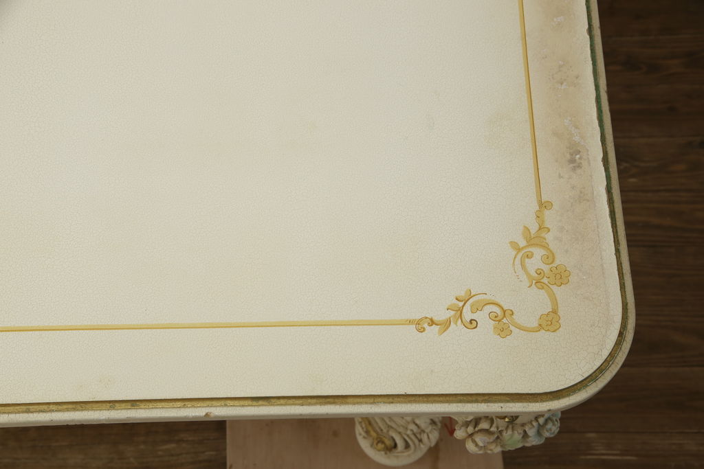 中古　イタリア高級家具　SILIK(シリック)　ロココ調　細部まで凝った装飾が目を引くダイニングテーブル(4人掛け、6人掛け)(R-060054)