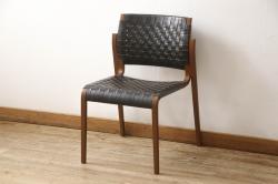 中古　美品　Hermanmiller(ハーマンミラー社)　イームズアルミナムグループ　本革　キャスター付き　洗練されたデザインが魅力的なマネジメントチェア(レザー、オフィスチェア、アームチェア、椅子)(定価約30万円)(R-027206)