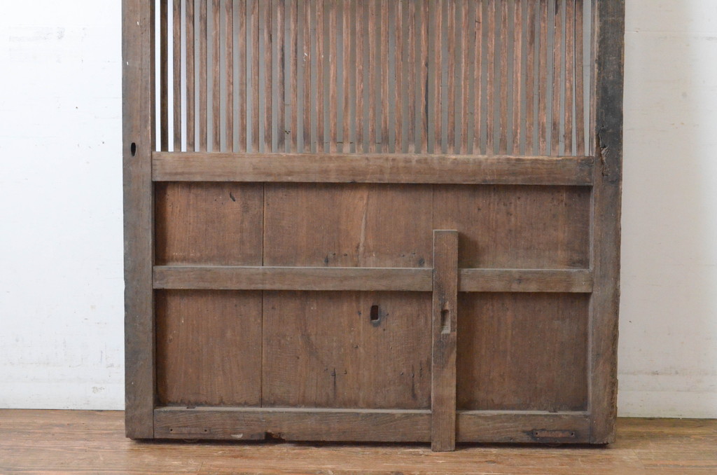 アンティーク建具　総栗材　歴史を刻んだ風合いが趣のある格子蔵戸1枚(格子戸、玄関戸、引き戸)(R-065021)