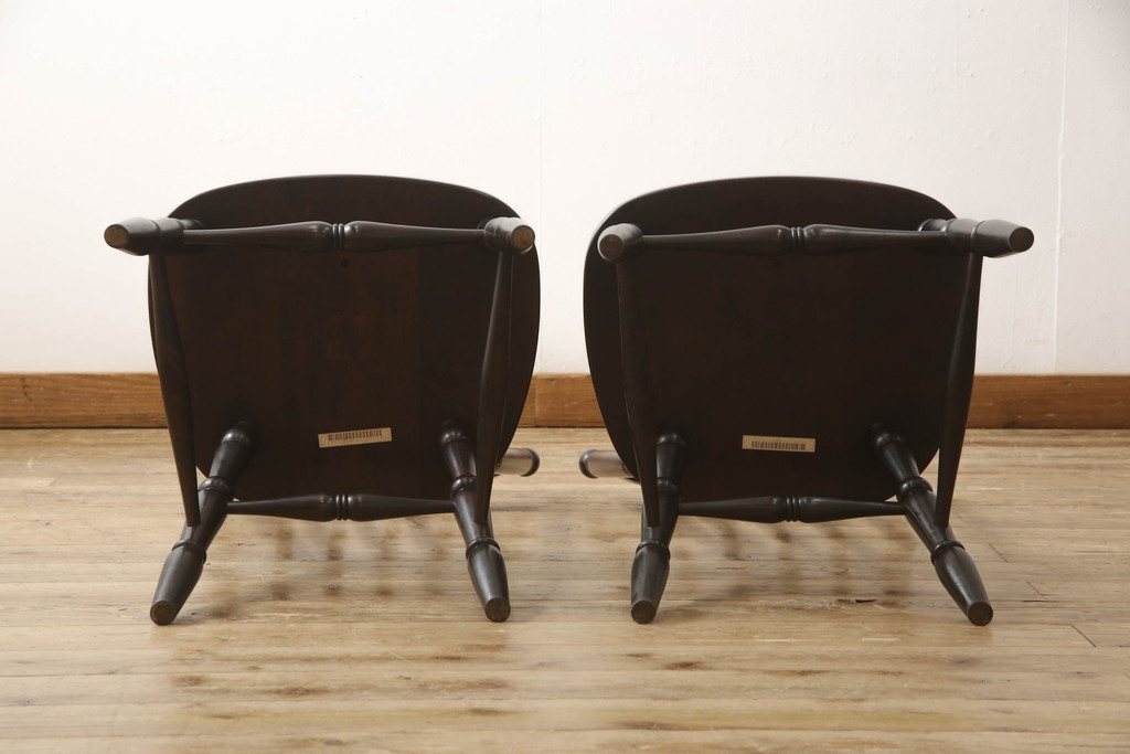 中古　北海道民芸家具　クラシカルな雰囲気を醸し出すダイニングチェア2脚セット(椅子、板座チェア)(R-060101)