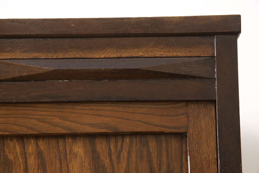 和製アンティーク　ニレ材　二段重ねスライド作業台　和の情緒あふれる食器棚(キャビネット、カップボード、収納棚、水屋箪笥、茶箪笥、茶棚、戸棚)(R-064385)