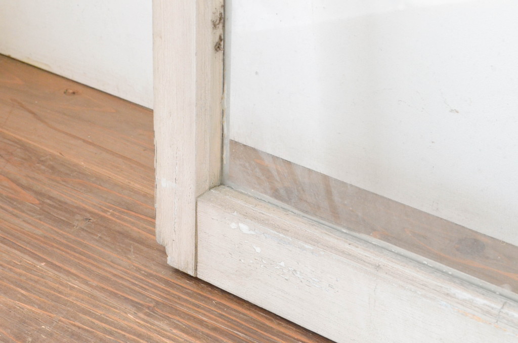 アンティーク建具　ペイント仕上げ限定　シンプルなデザインでどんなお部屋にも取り入れやすいガラス窓4枚セット(ガラス戸、引き戸)(R-065027)