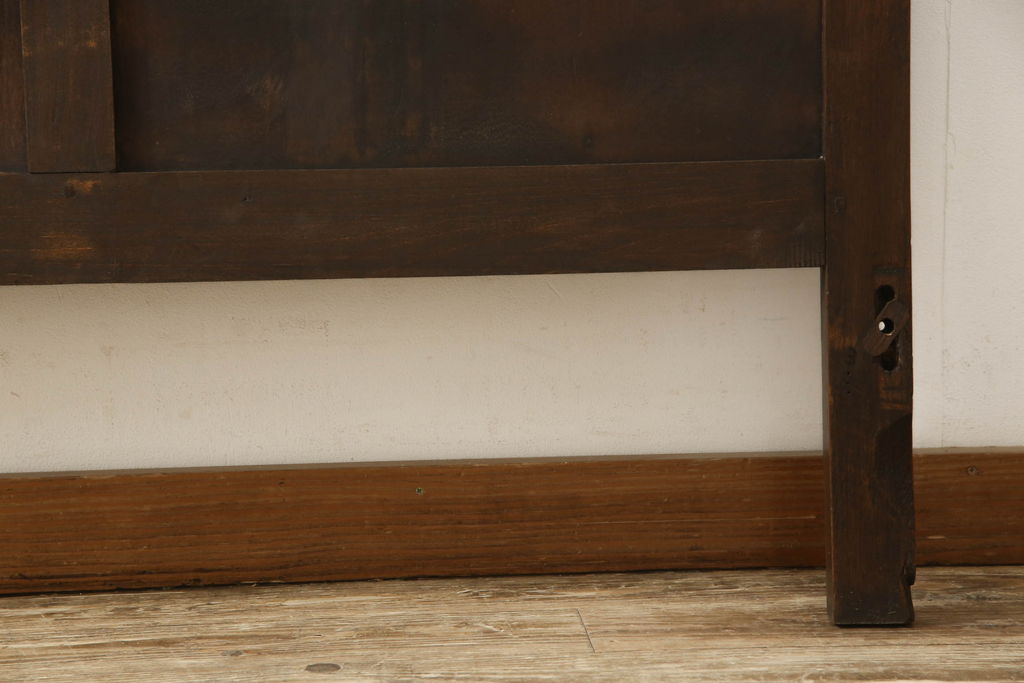 アンティーク家具　フランスアンティーク　オーク材　落ち着いた色合いと上品なデザインがクラシカルな雰囲気を高めるベッドフレーム(すのこ付き、シングル、セミダブル)(R-058296)