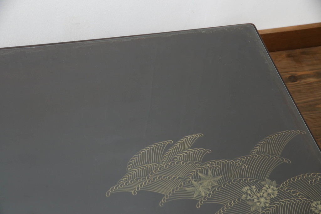 中古　美品!!　輪島塗り　玉水刻　上品な佇まいが魅力的のガラス天板付き座卓(ローテーブル、センターテーブル、リビングテーブル)(R-072571)