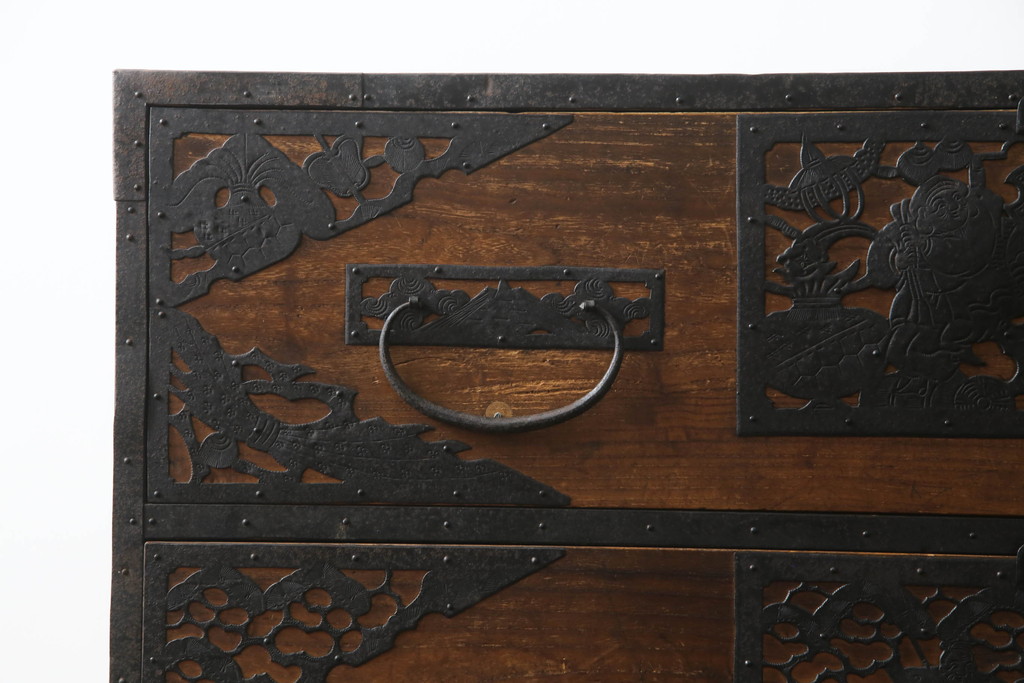和製アンティーク　透かしの入った金具が緻密で美しい佐渡箪笥サイドボード(佐渡八幡箪笥、和たんす、収納タンス、時代箪笥、衣装タンス、ローボード、ローチェスト、引き出し)(R-072110)