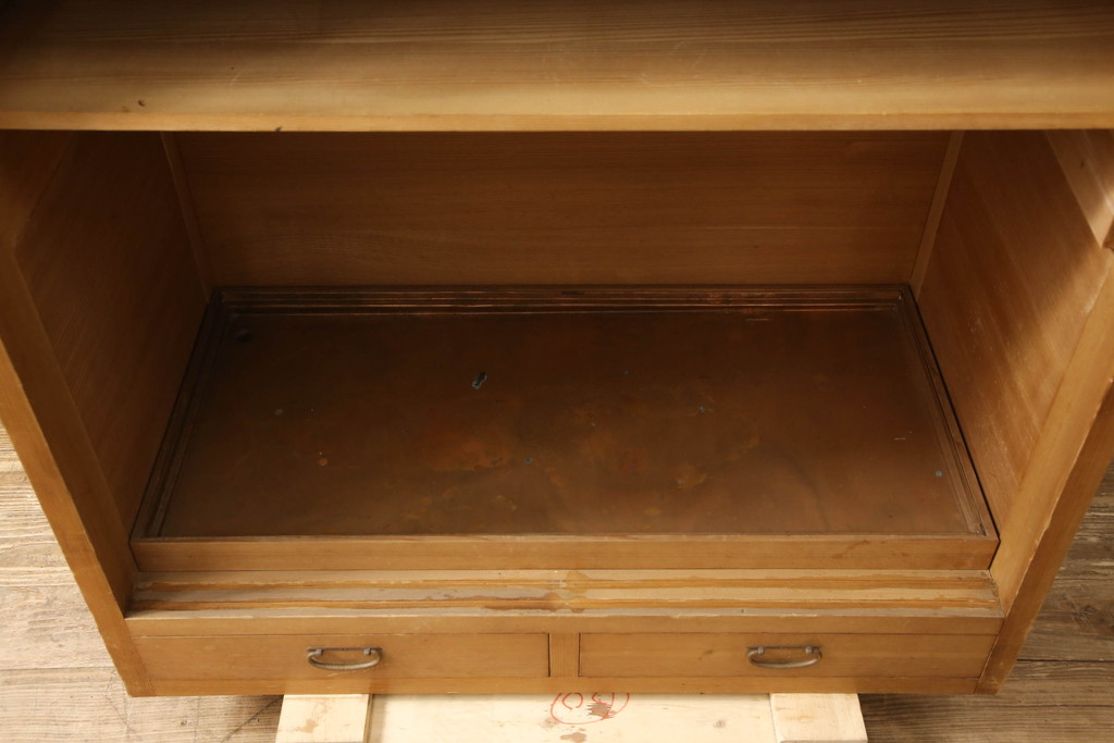 和製ビンテージ　杉材の柾目が美しい!　シンプルなデザインの置き水屋(茶水屋、置水屋、戸棚、茶棚、収納棚、ヴィンテージ)(R-064733)