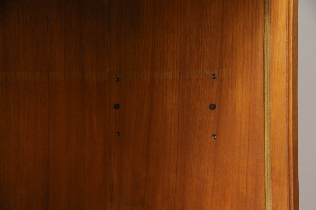 和製ビンテージ　北欧デザイン　伊勢丹デパート取り扱い　チーク材のモダンな食器棚(キャビネット、カップボード、収納棚、戸棚、本箱、ヴィンテージ)(R-068967)