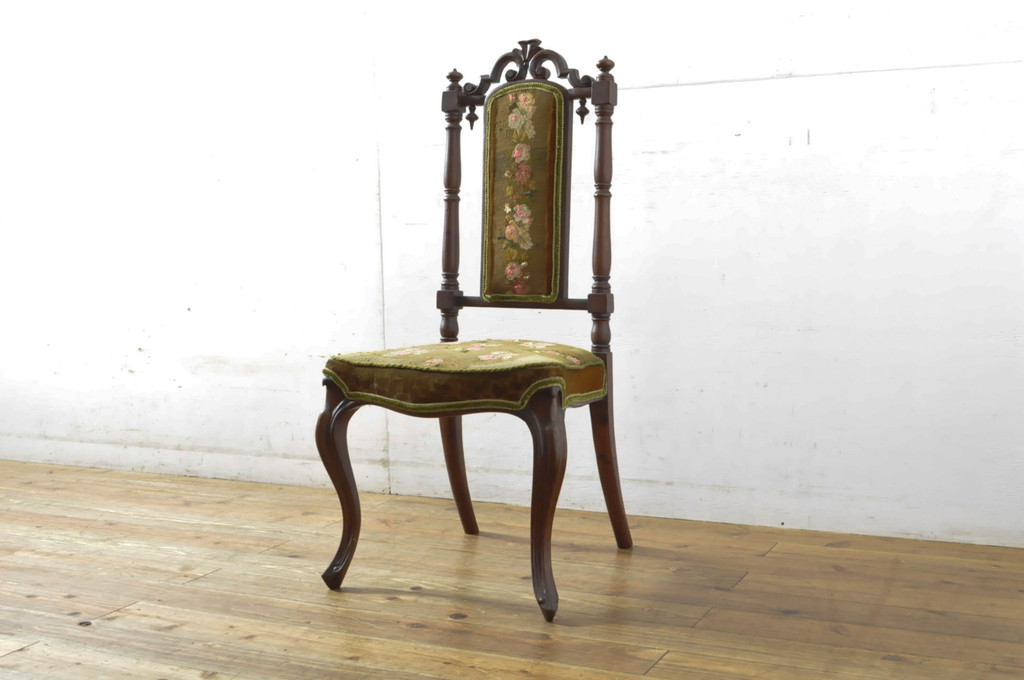 ③ イギリスアンティーク 猫脚 花柄アームレスチェア ラタン 木製椅子 鋲打ちダイニングチェア