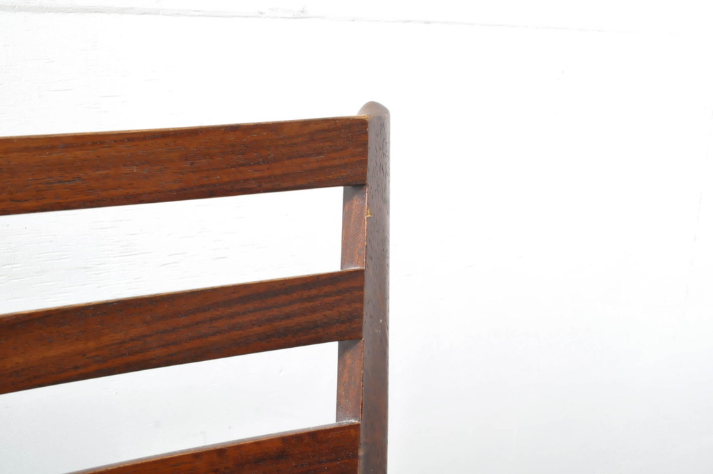和製ビンテージ　カリモク家具(karimoku)　最上位シリーズ「ビベンテ」　CE7045BR　ウォールナット材　洗練されたデザインがお部屋のアクセントになる造りの良い食堂椅子2脚セット(ダイニングチェア、ヴィンテージ)(定価1脚約10万円)(R-064508)