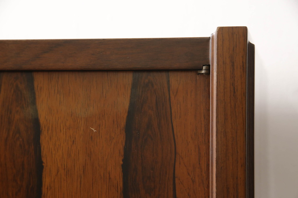 和製ビンテージ　ローズウッド材　美しい杢目が魅力のサイドボード(収納棚、戸棚、サイドキャビネット、ヴィンテージ)(R-065697)