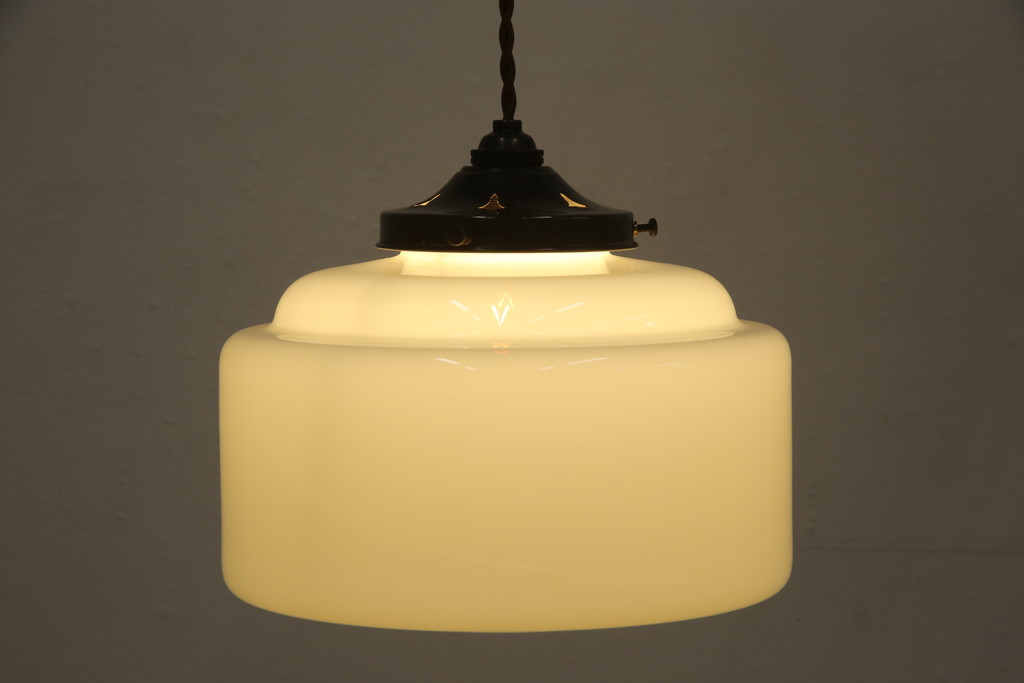 アンティーク照明　シンプルなデザインながら大正ロマンの雰囲気を感じる吊り下げ照明(ペンダントライト、天井照明)(R-059785)