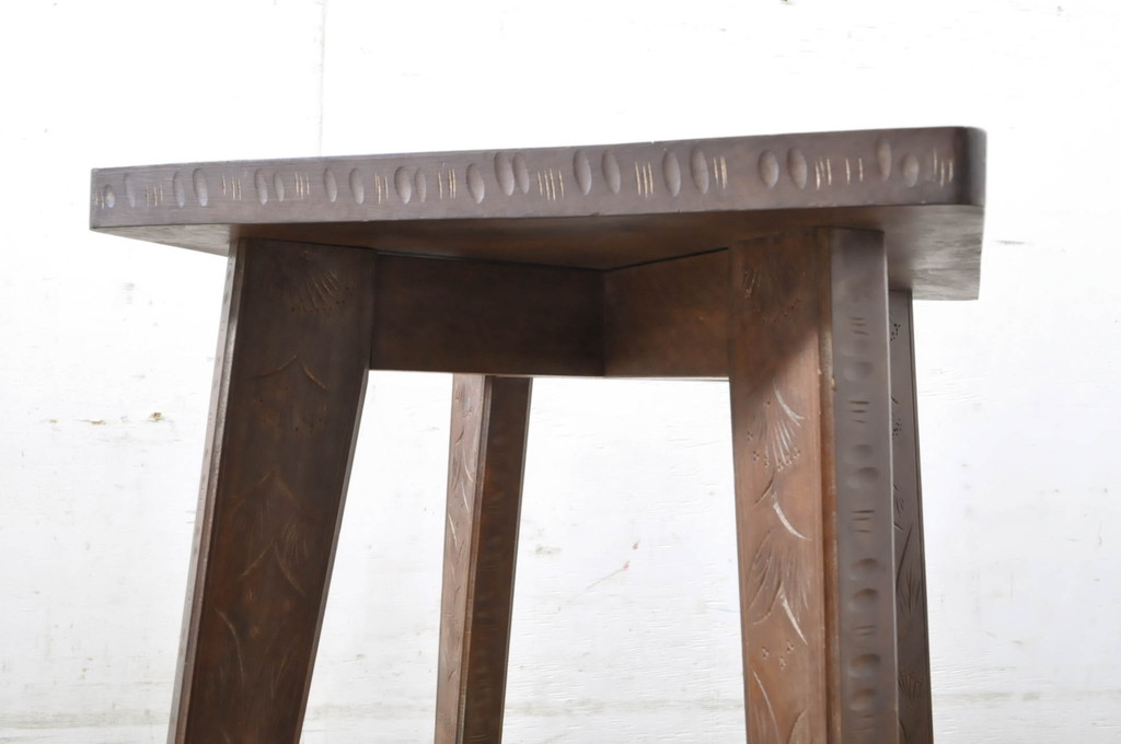 中古　美品　軽井沢彫り　縁取りされた桜の意匠が目を引くサイドテーブル(スツール、花台、飾り台)(R-065608)