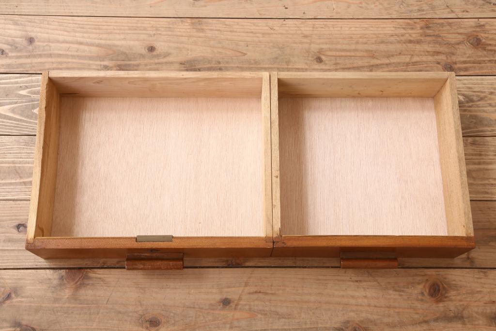 【セミオーダー家具実例】木製本箱をリメイク!建具に結霜ガラス、クリアガラスを使用したラフジュ工房オリジナルのステンドグラスを組み入れました。(収納棚、戸棚、キャビネット、ブックケース)