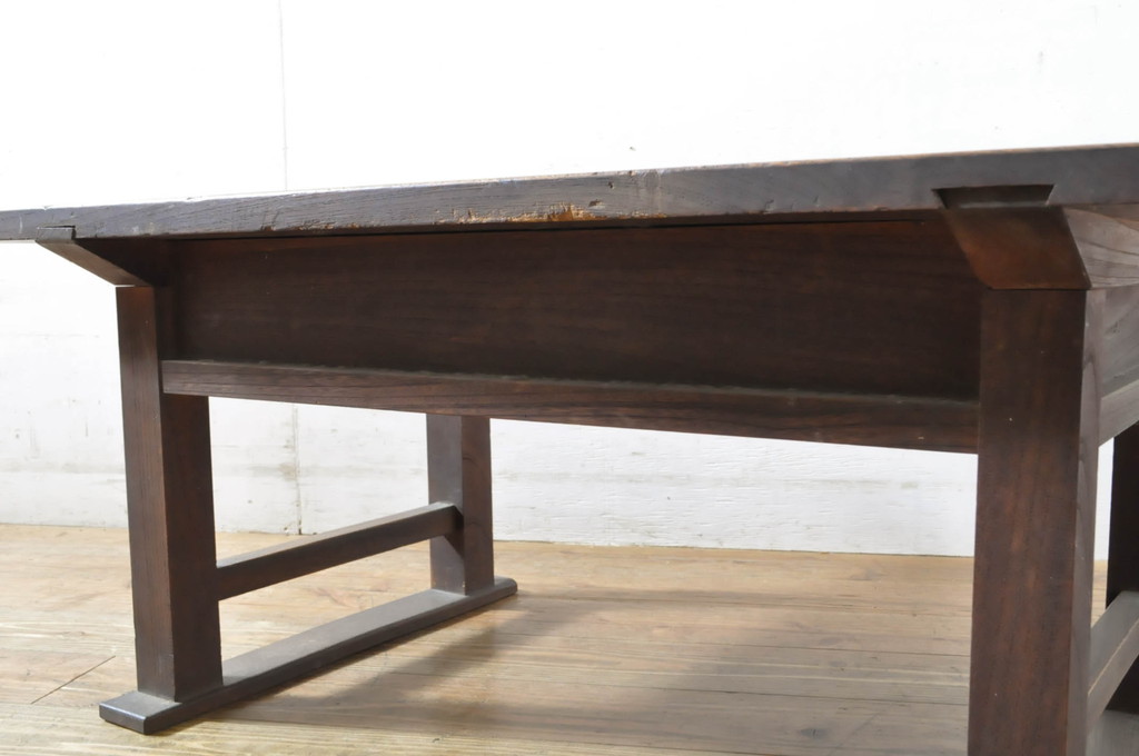 和製アンティーク　総欅(ケヤキ)材　天板一枚板　素朴な佇まいがどこか懐かしさを感じるローテーブル(文机、座机、センターテーブル、リビングテーブル)(R-064527)