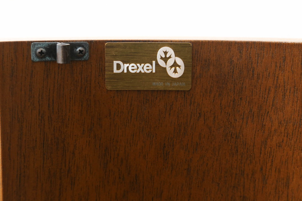 中古　DREXEL HERITAGE(ドレクセルヘリテイジ)　Triune(トライユン)　クラシカルな佇まいと美しい杢目使いが目を惹くドラムテーブル(サイドテーブル、ラウンドテーブル、コーヒーテーブル、サイドキャビネット)(R-069343)