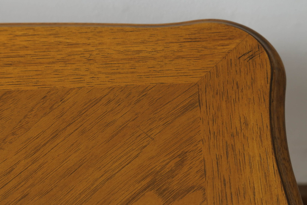 中古　DREXEL HERITAGE(ドレクセルヘリテイジ)　 流れるような曲線が優美なサイドテーブル(ナイトテーブル、コーヒーテーブル、カフェテーブル)(R-061676)