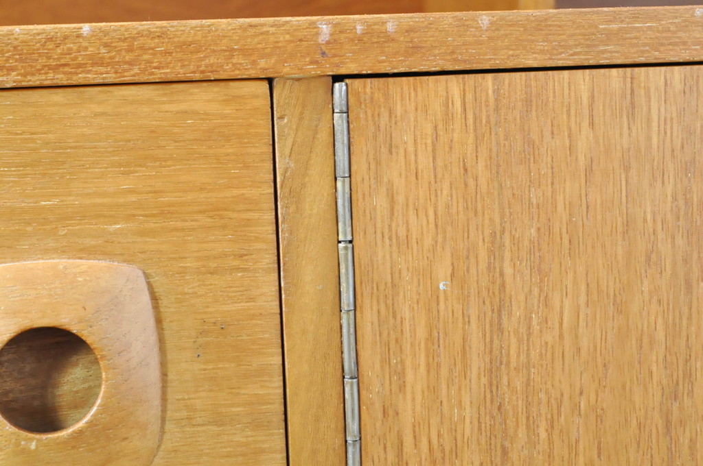 イギリスビンテージ　チーク材　北欧スタイルの空間づくりにおすすめのサイドボード(キャビネット、収納棚、戸棚、ヴィンテージ)(R-065856)