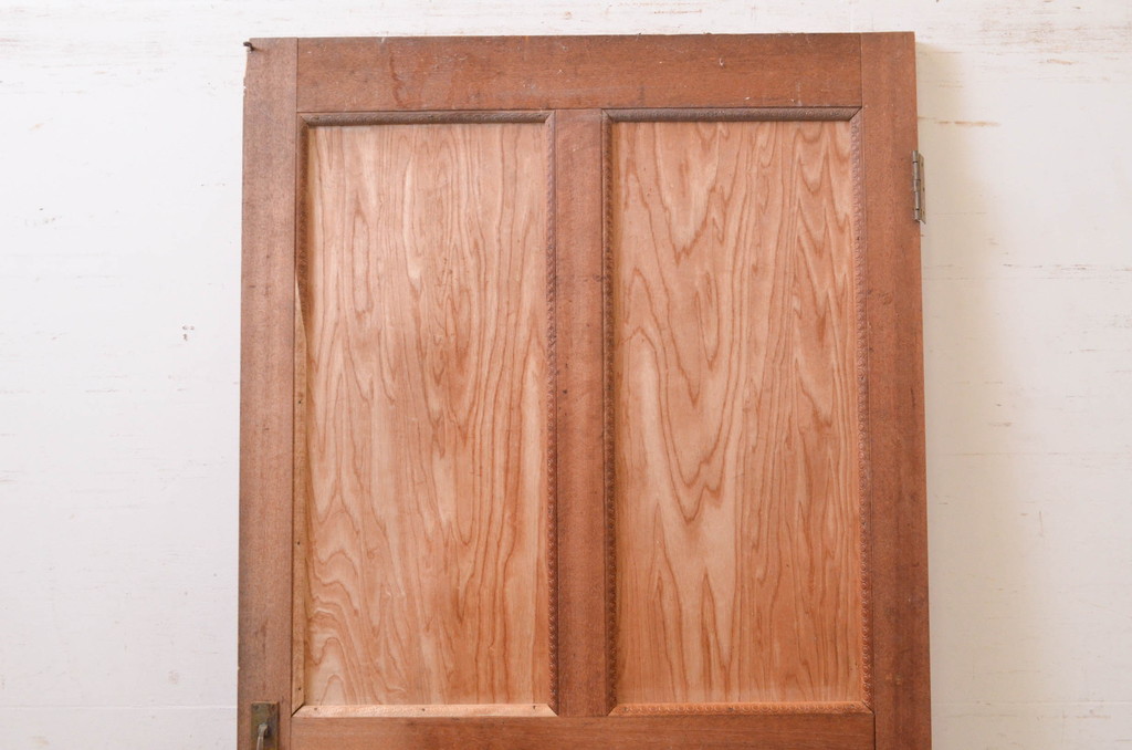 アンティーク建具　ラワン材　レトロな佇まいが魅力的なドア1枚(木製扉、板戸扉)(R-071109)