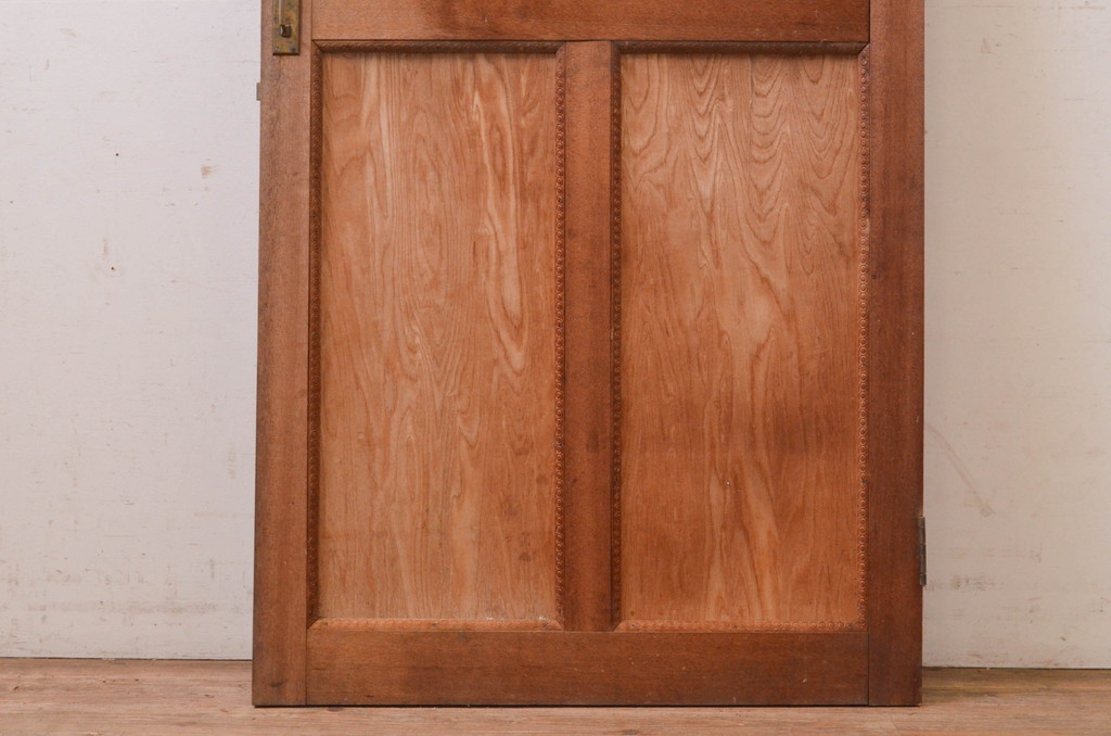 アンティーク建具　ラワン材　レトロな佇まいが魅力的なドア1枚(木製扉、板戸扉)(R-071109)