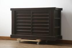 レトロ家具　シンプルなデザインが魅力のローボード(収納棚、戸棚、キャビネット)(R-042950)
