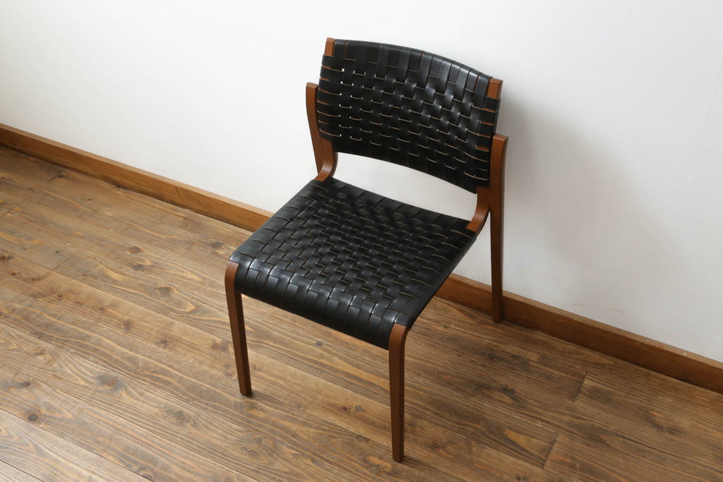 中古　極美品　arflex(アルフレックス)　NT SLIM(エヌティー スリム)　本革(レザー)　スタイリッシュなデザインが魅力のアームレスチェア(ダイニングチェア、椅子、イス)(R-065451)