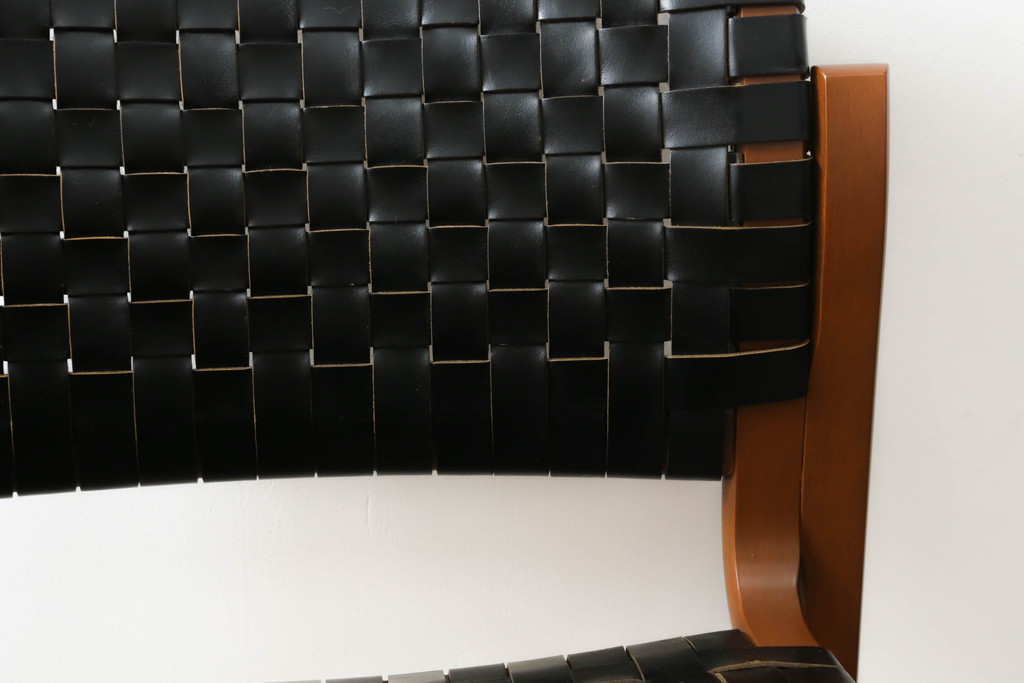 中古　極美品　arflex(アルフレックス)　NT SLIM(エヌティー スリム)　本革(レザー)　スタイリッシュなデザインが魅力のアームレスチェア(ダイニングチェア、椅子、イス)(R-065451)