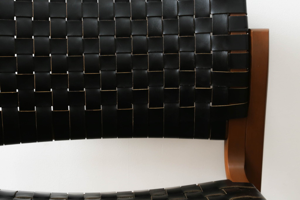 中古　極美品　arflex(アルフレックス)　NT SLIM(エヌティー スリム)　本革(レザー)　スタイリッシュなデザインが魅力のアームレスチェア(ダイニングチェア、椅子、イス)(R-065452)