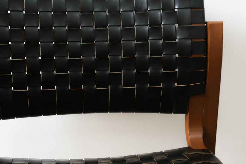 中古　極美品　arflex(アルフレックス)　NT SLIM(エヌティー スリム)　本革(レザー)　スタイリッシュなデザインが魅力のアームレスチェア(ダイニングチェア、椅子、イス)(R-065453)