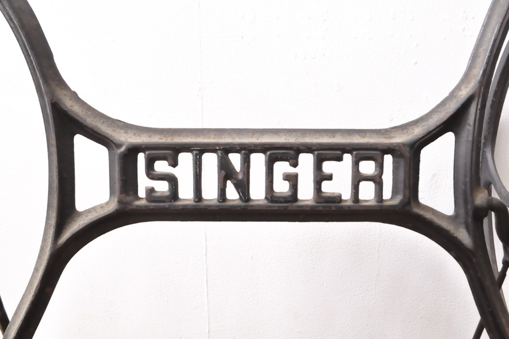 イギリスアンティーク　SINGER(シンガー)社　レトロな雰囲気が魅力的なミシンの鉄脚(シンガーミシン、ミシンテーブル、ミシン台)(R-055208)