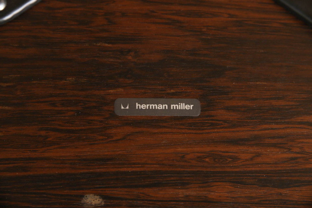 アメリカビンテージ　Hermanmiller(ハーマンミラー社)　希少!!　ブラジリアンローズウッド材　クラシック　身体を包み込むようなフォルムが魅力のイームズラウンジチェア&オットマン(本革、レザーチェア、椅子、イス、1人掛けソファ、1Pソファ、アームチェア、フットスツール、ヴィンテージ)(R-065467)