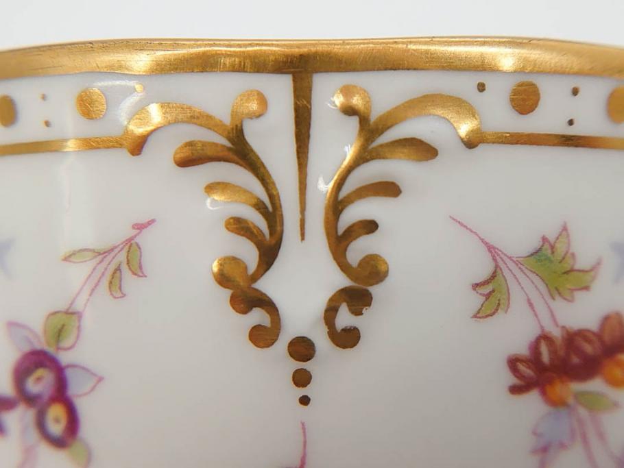 イギリス　ロイヤルクラウン　ダービー　ロイヤルアントワネット　ゴールドと花柄のデザインが素敵なトリオセット(ティーカップ&ソーサー、プレート、皿、C&S、ROYAL CROWN DERBY、洋食器)(R-073653)