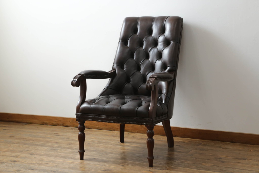 中古　美品　イギリス　Lloyd's Antiques(ロイズ・アンティークス)取り扱い　Carlton Chair(カールトンチェア)　上品でクラシカルな佇まいが魅力のアームチェア(サロンチェア、椅子、イス、英国)(R-065871)